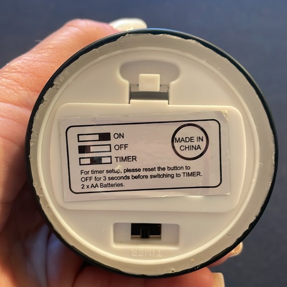 Flameless candle votive. Requires 2 AA batteries. Teal colored glass votive - Picture 5 of 8